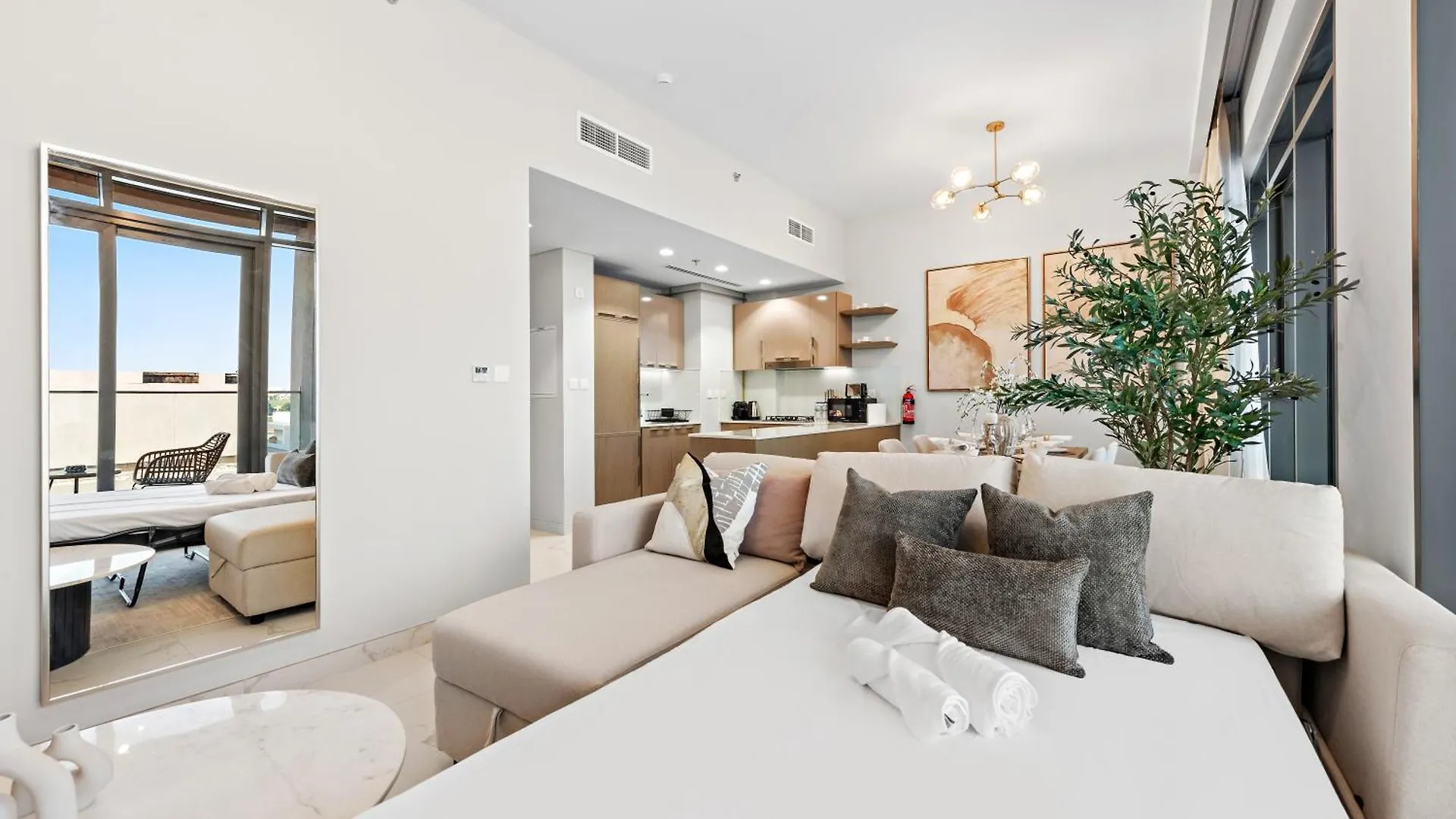 דירות דובאי Luxurious 2Br With Pool & Gym Access L Near Downtown