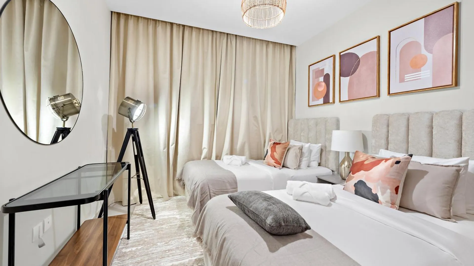 Luxurious 2Br With Pool & Gym Access L Near Downtown Apartment Dubai