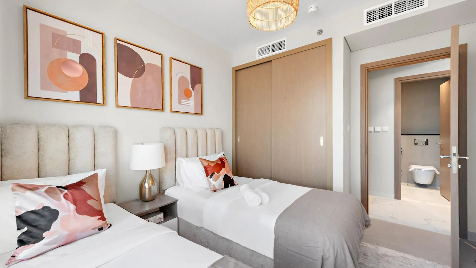 Luxurious 2Br With Pool & Gym Access L Near Downtown Apartment Dubai