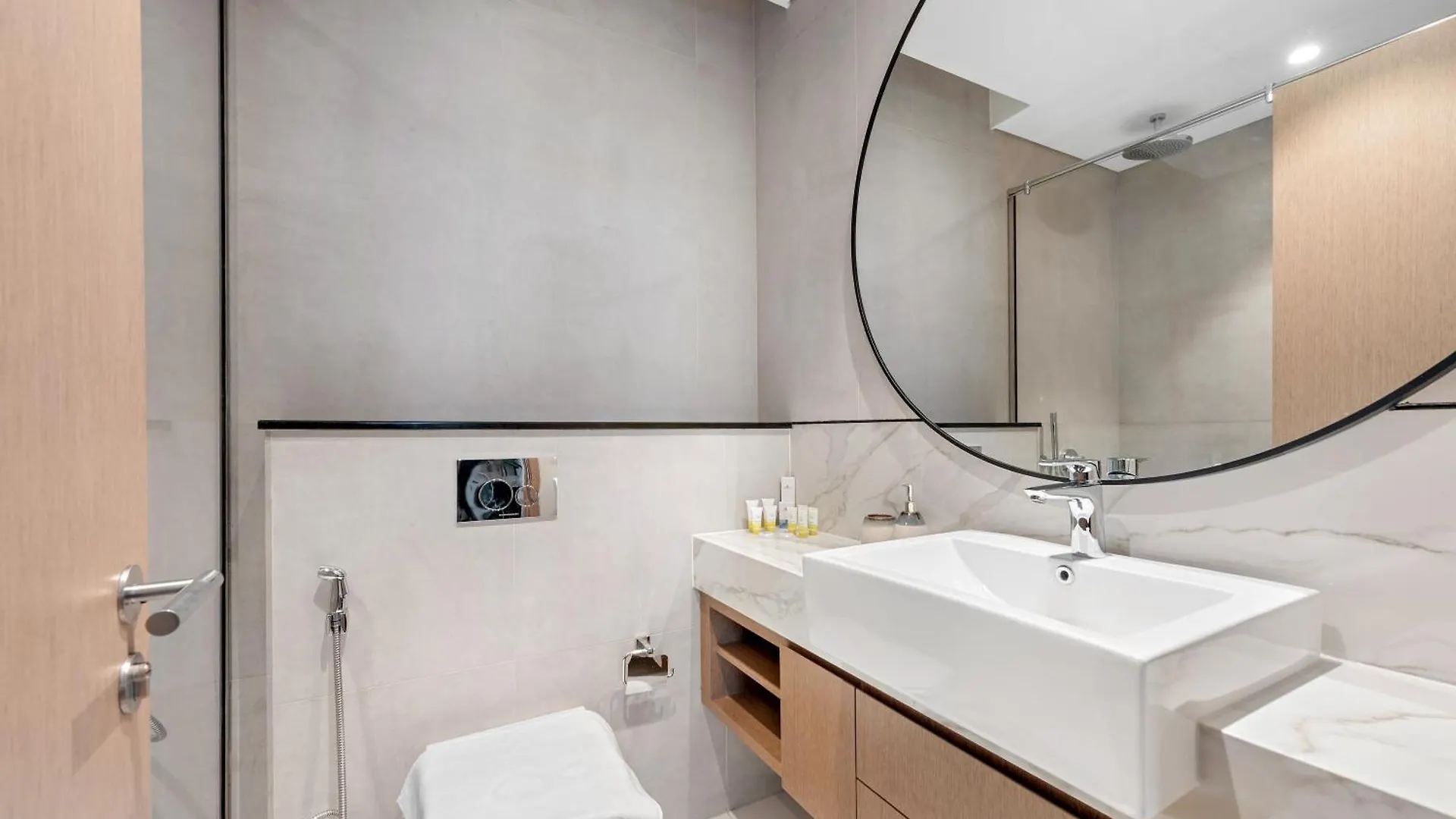 Luxurious 2Br With Pool & Gym Access L Near Downtown Apartment Dubai
