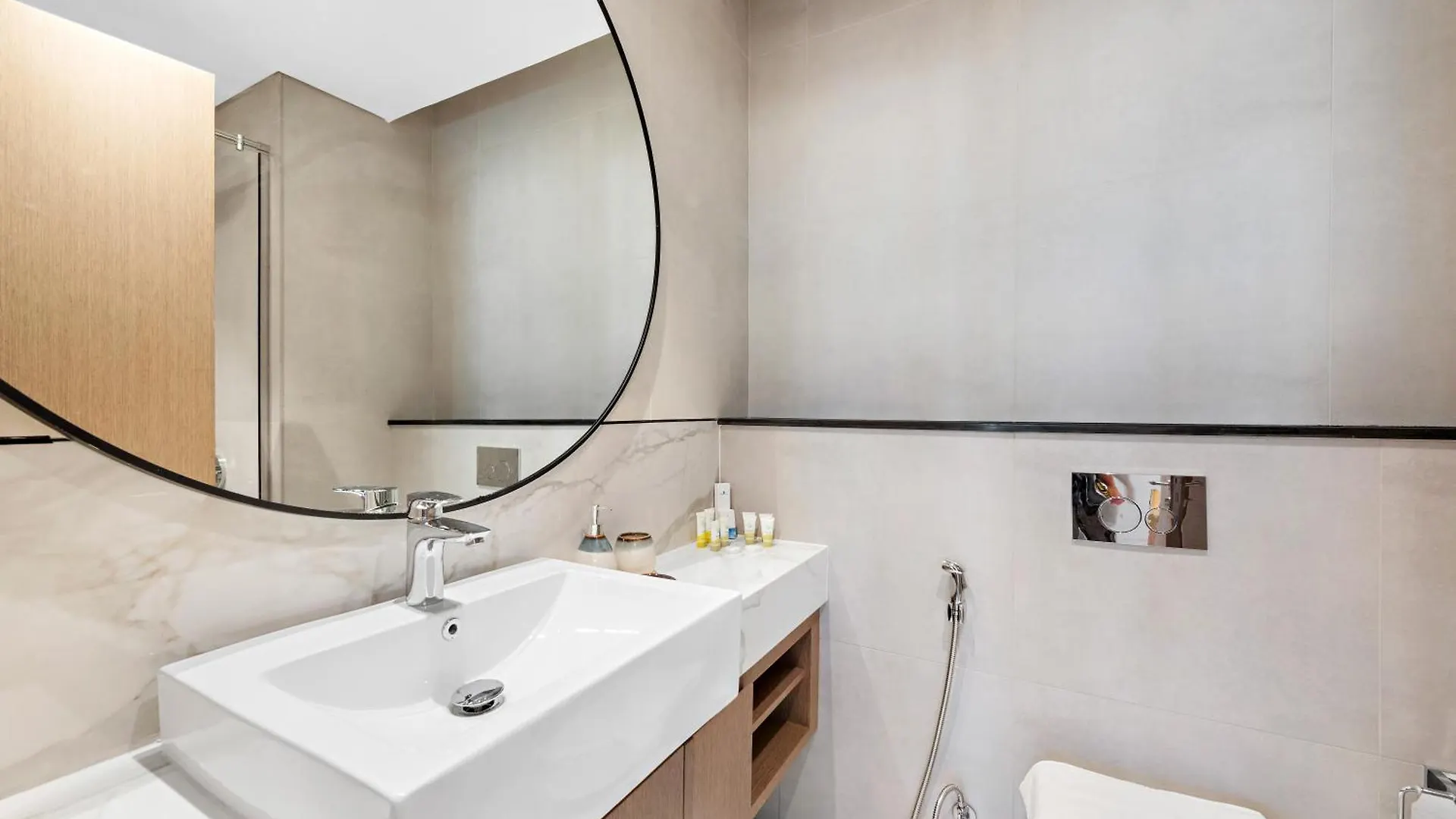 Luxurious 2Br With Pool & Gym Access L Near Downtown Apartment Dubai