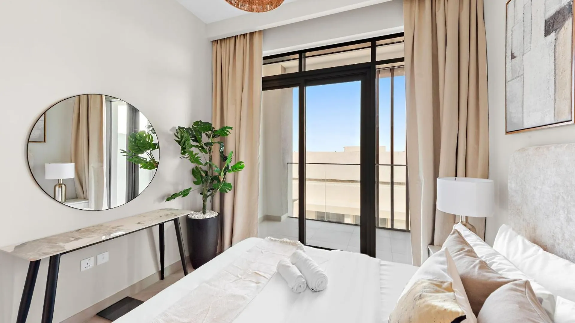 Luxurious 2Br With Pool & Gym Access L Near Downtown Apartment Dubai United Arab Emirates